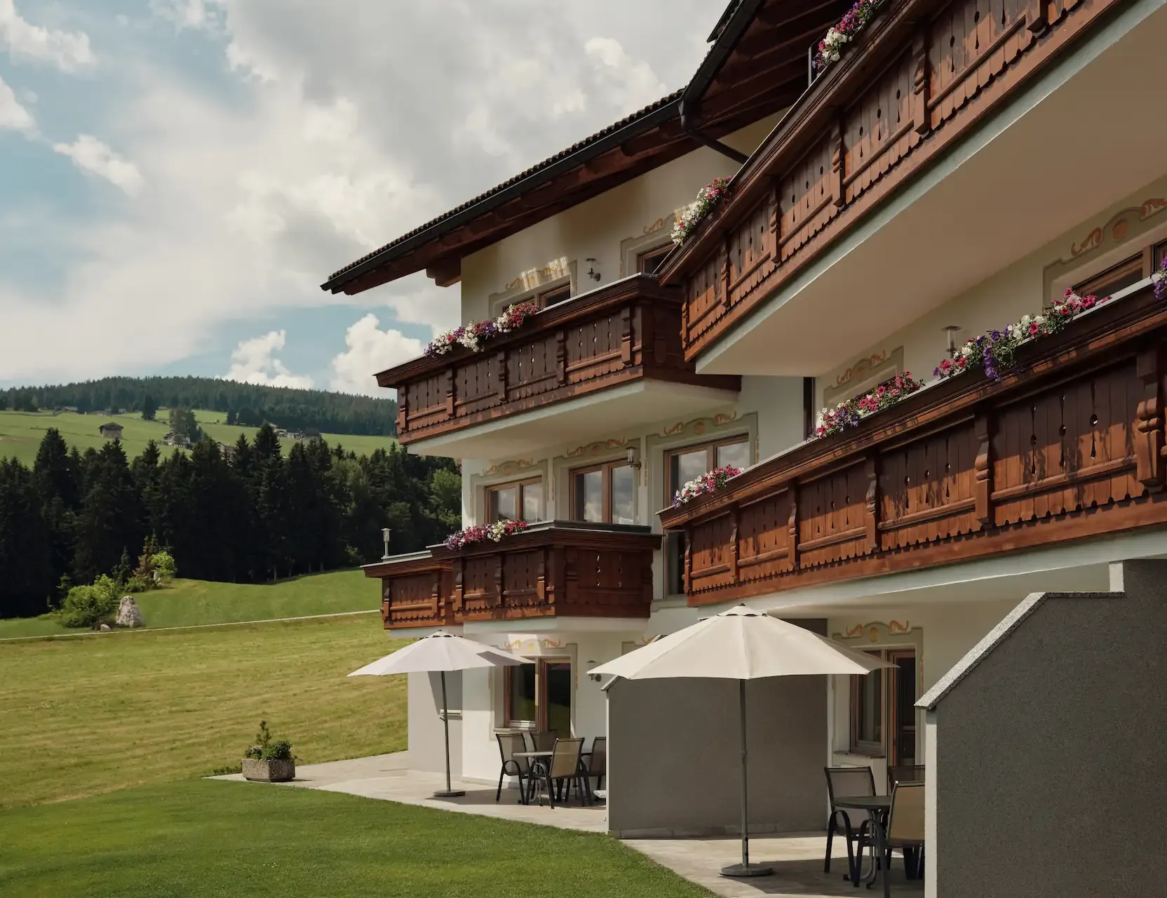 Sonnenterrassen mit Dolomitenblick
